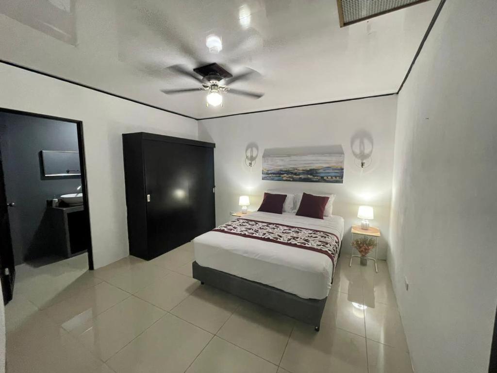 Apartamentos Cielo #1, Airport Juan Santamaria アラフエラ エクステリア 写真