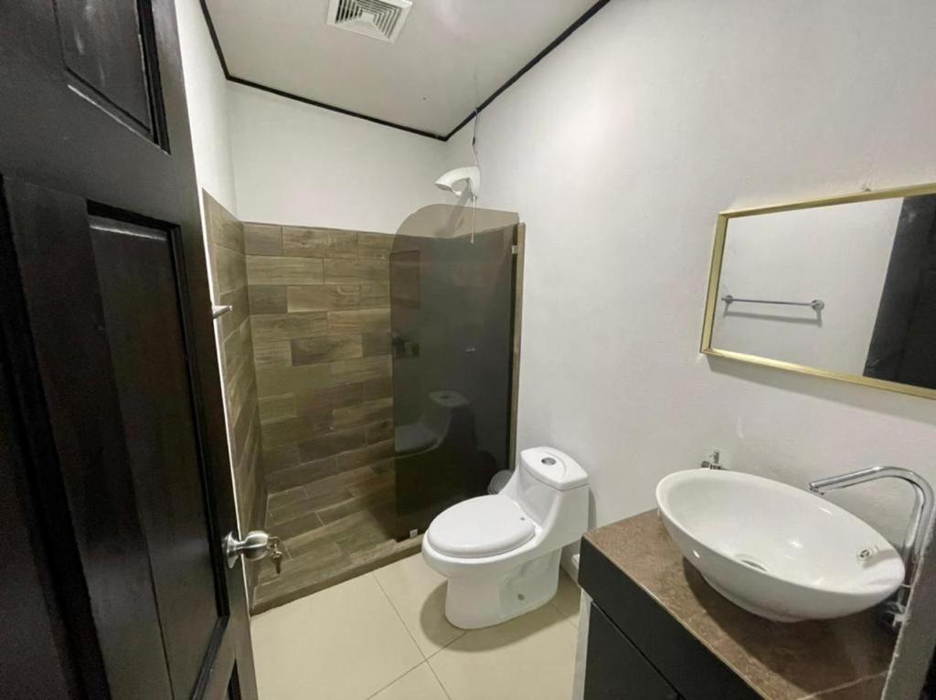 Apartamentos Cielo #1, Airport Juan Santamaria アラフエラ エクステリア 写真